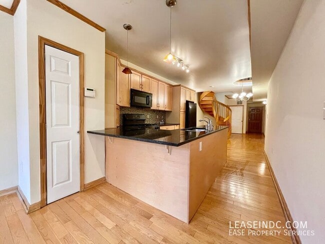 Building Photo - 936 4th St NE
