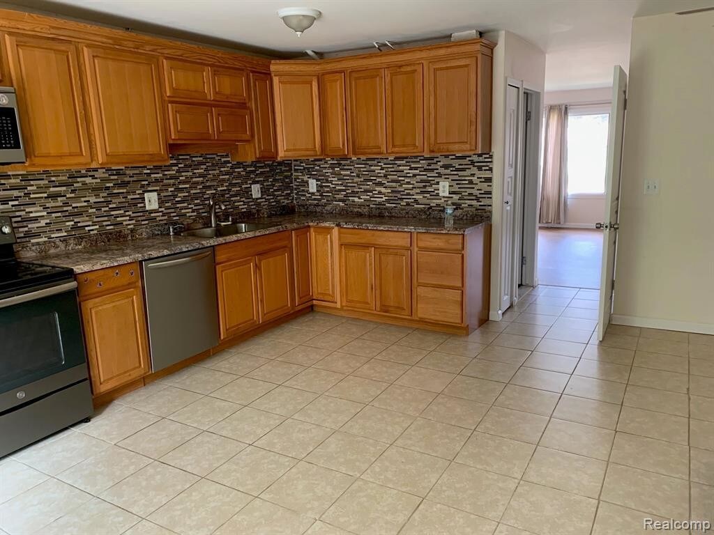 38105 Lordstown Dr, Sterling Heights, MI 48312 Condo for Rent in