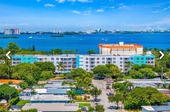 Building Photo - 1555 N Treasure Dr