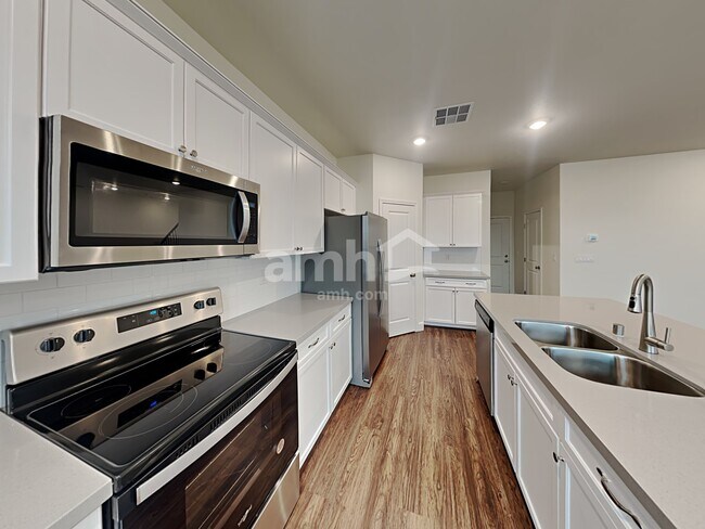 Foto del edificio - 6126 Theodore Street