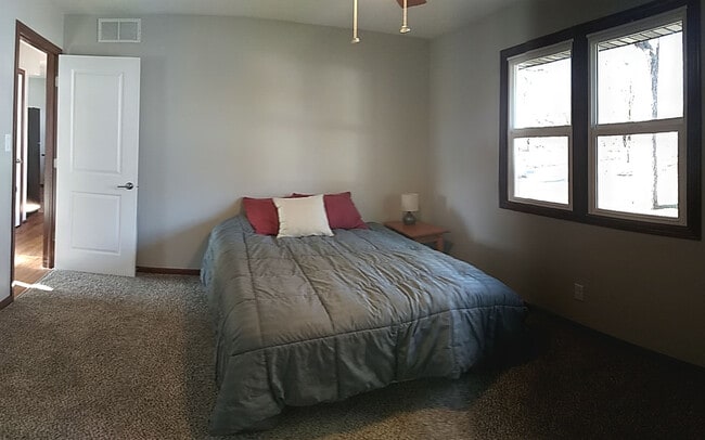 Building Photo - South 4th 4 plex