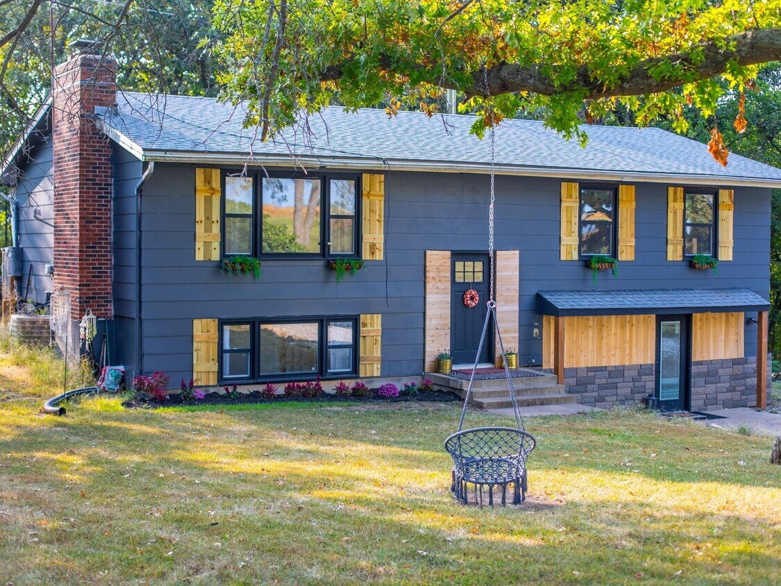 Primary Photo - 4 Bedroom Single Family Home on 1 Acre nea...