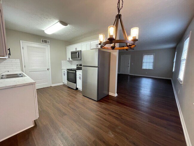 Foto del edificio - $500 OFF RENT! BEAUTIFUL CHARMING 2 BED/2Bath Available!! Apply Now!