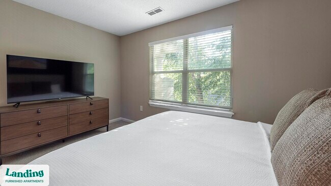 Foto del edificio - 300 Long Shoals Rd