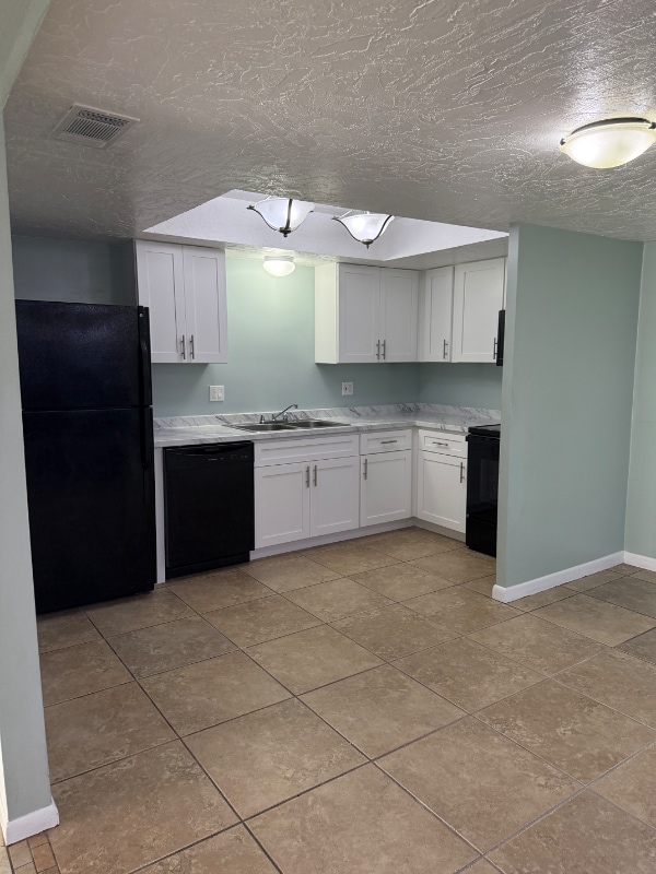 Foto del edificio - 467 Willow Tree Dr