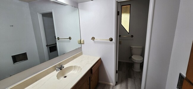 Building Photo - Mountain Chalet Home Available Now!