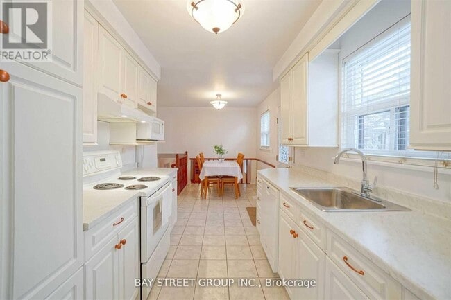 Building Photo - 841 Consort Crescent