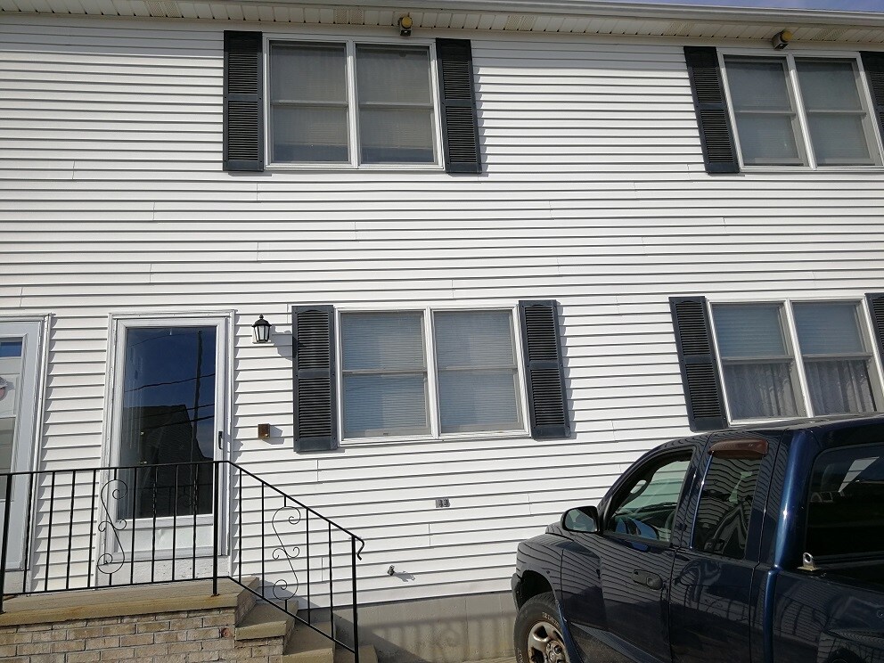 Primary Photo - 11 Sunflower Cir