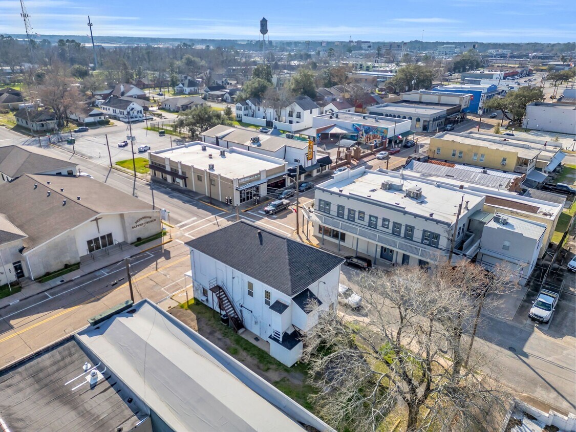 Foto principal - 401 E Main St