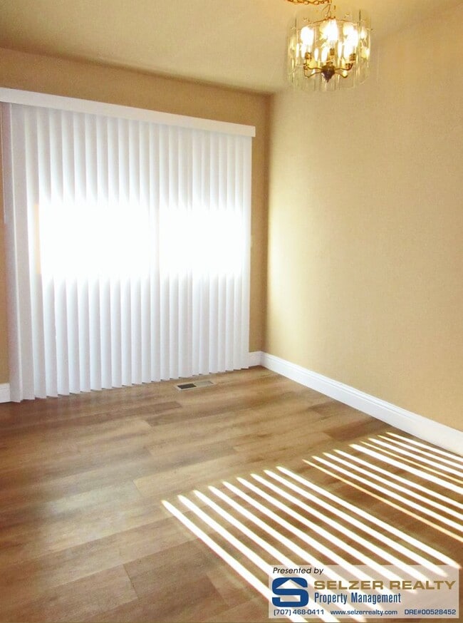 Building Photo - Cozy 3 bd. home on a conveniently located corner lot!