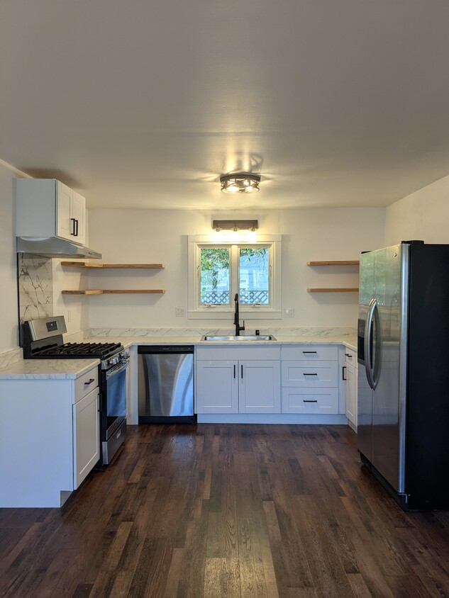 Primary Photo - 405 N Cloverdale Blvd