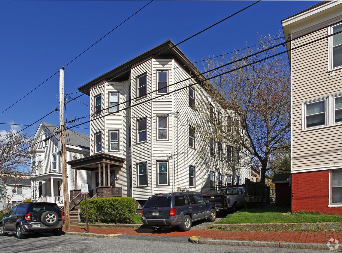 Primary Photo - 64 Montreal St