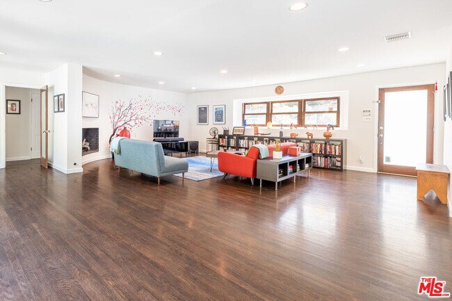 Foto del edificio - 16811 Escalon Dr