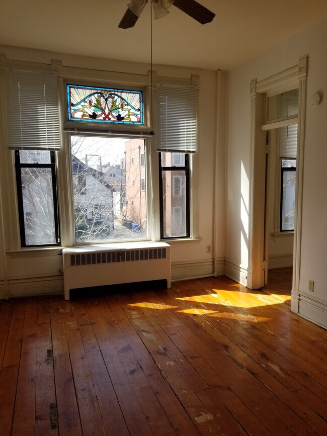 Front Room - 3711 N Kenmore Ave