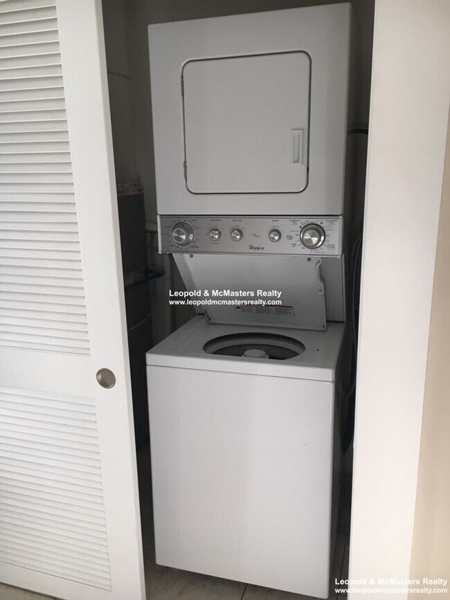 Foto del edificio - Large two bedroom in Coolidge Corner