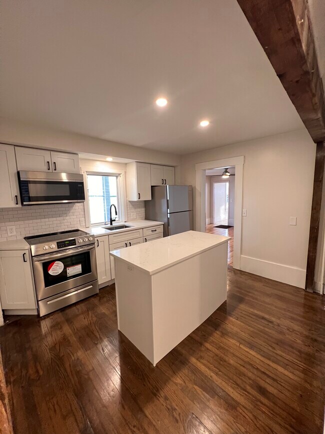 Building Photo - 58 Douglass St