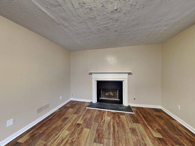Foto del edificio - 6536 Eastbriar Dr