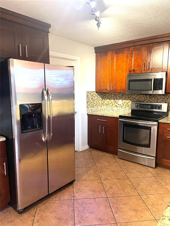 Building Photo - 251 Windrose Dr