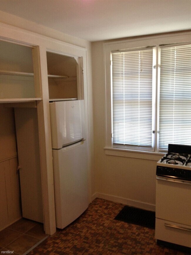 Building Photo - Studio, 1 bath  - 121 Madison Ave SE # 17