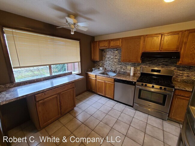 Building Photo - 2 br, 2.5 bath House - 260 Skyview Drive