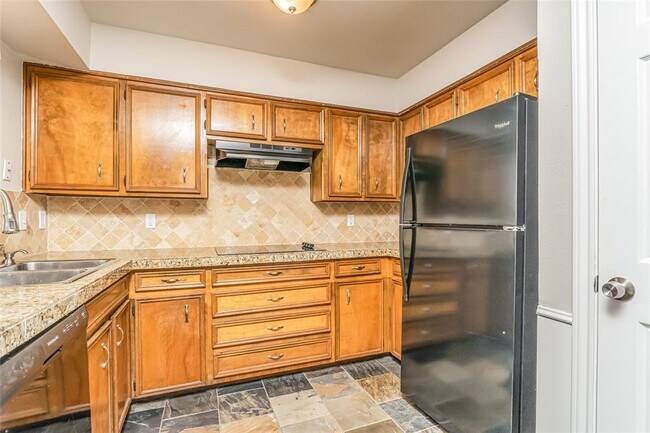 Building Photo - 7314 Harvest Hill Dr