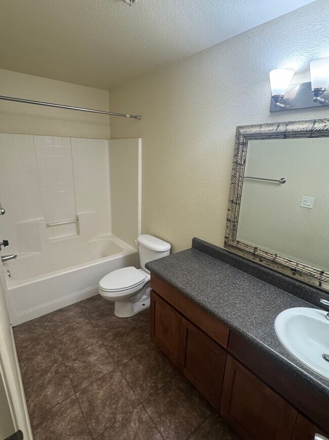 Foto del edificio - 2-Bed Condo in The Arbors- Ready for Move-In!