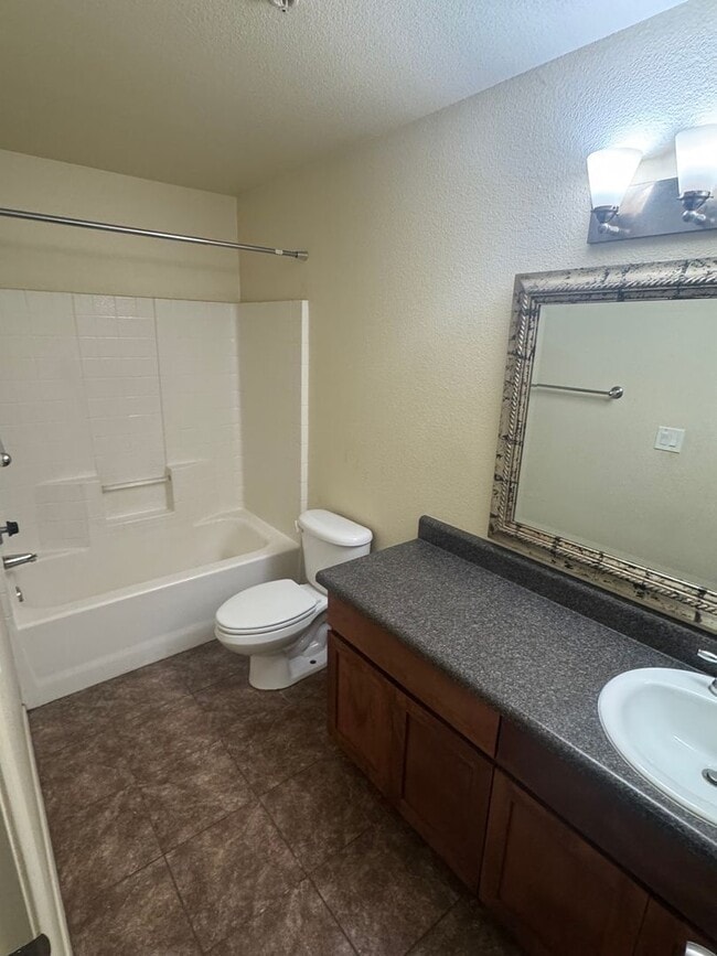 Building Photo - 2-Bed Condo in The Arbors | $500 Move-In S...