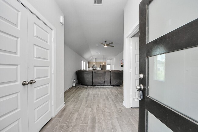 Foto del edificio - 2643 Oakleaf Ash Ln