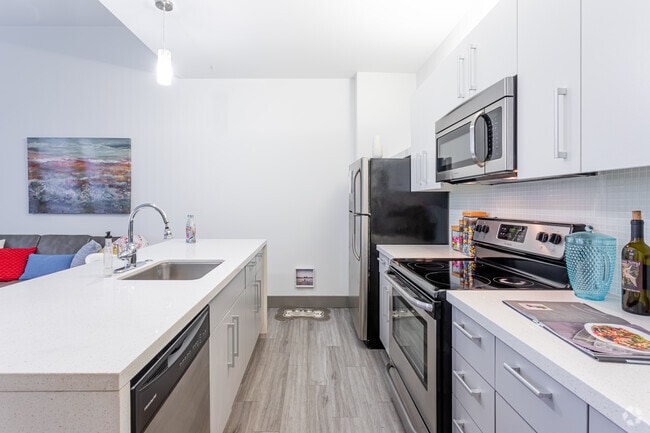 2HAB, 2BA - 733 ft² - Sky Eleven