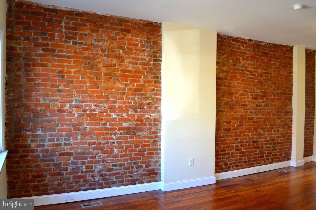 Primary Photo - 2218 Moore St
