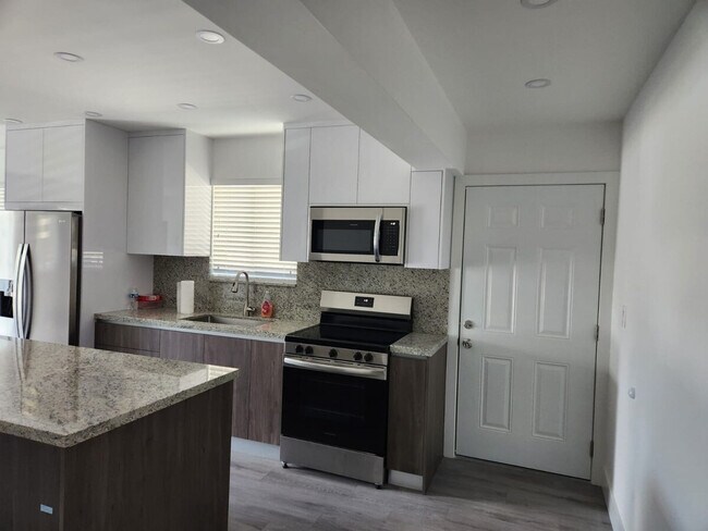 Foto del edificio - 2217 NW 7th St