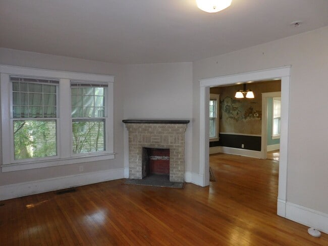 Building Photo - 605 Johnson St