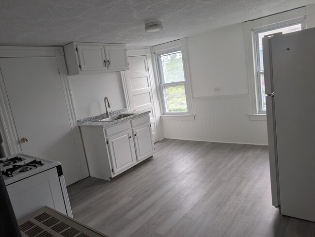 Building Photo - Feldspar Ave