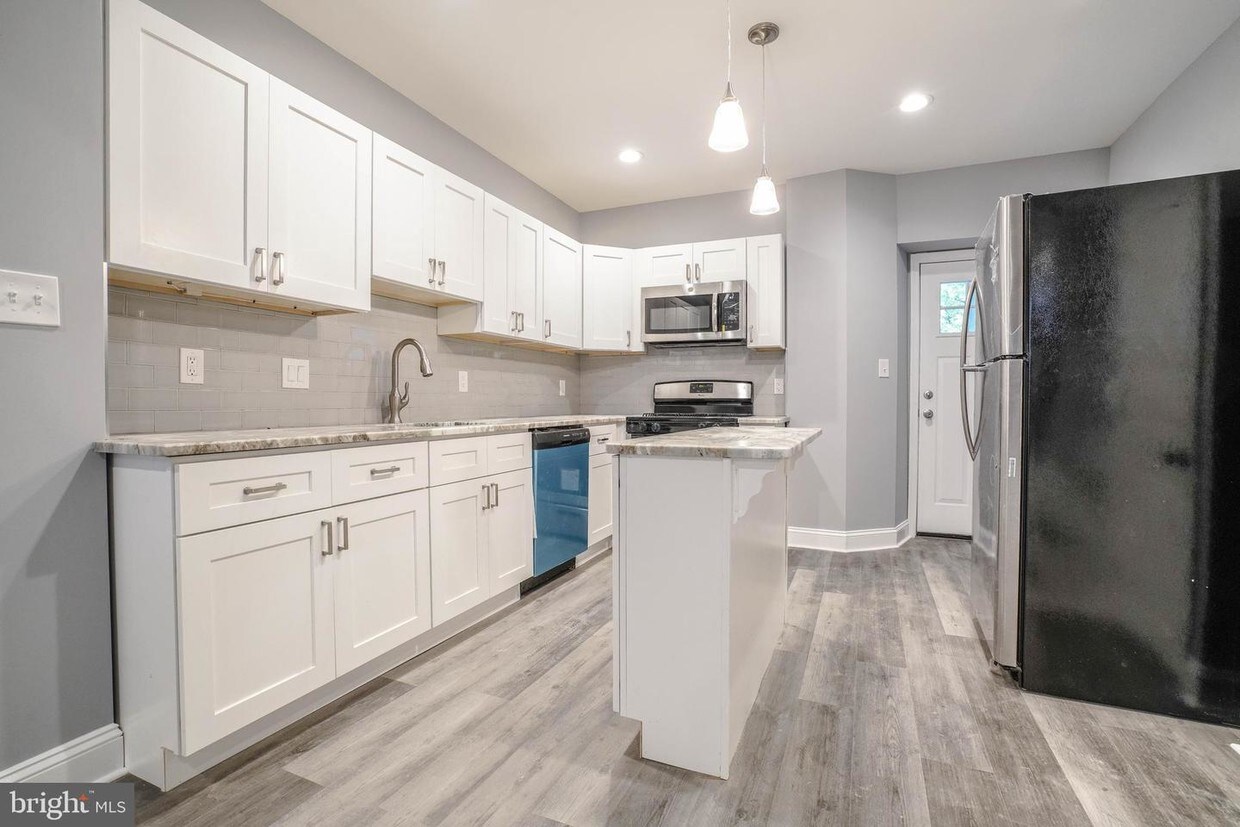 Foto principal - 4350 Cresson St