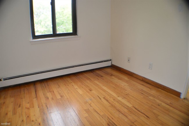 Foto del edificio - 6112 32nd Ave