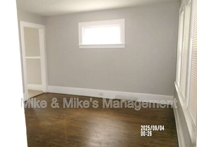 Building Photo - 1126 S 56th St
