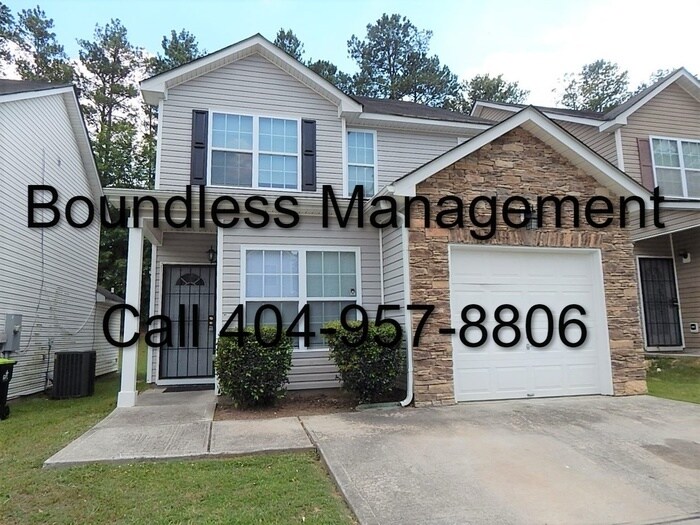 Primary Photo - Large 4 BR/2.5 BA Home with Bonus Room nea...