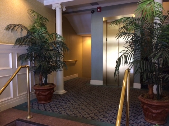 Building Photo - 1090 Beacon St