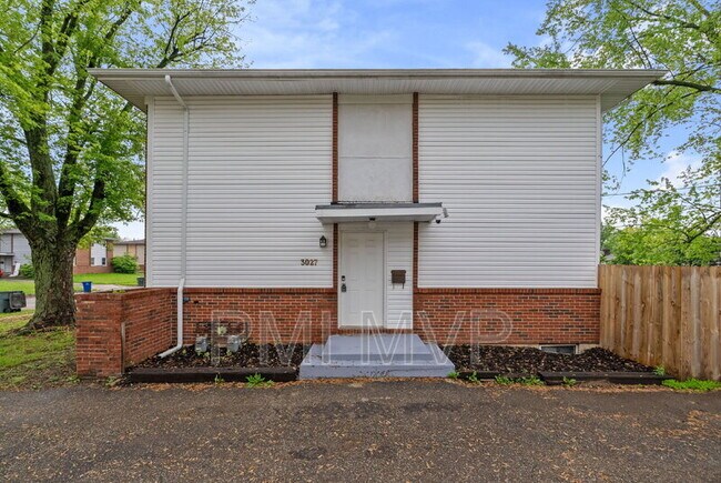 Foto del edificio - 3027 Rotunda Ct S