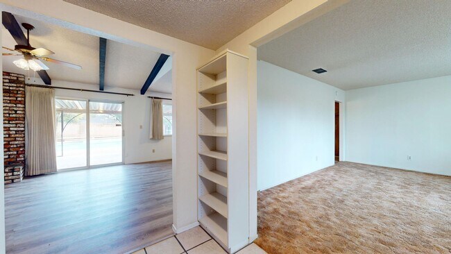 Foto del edificio - 827 N Armstrong Ave