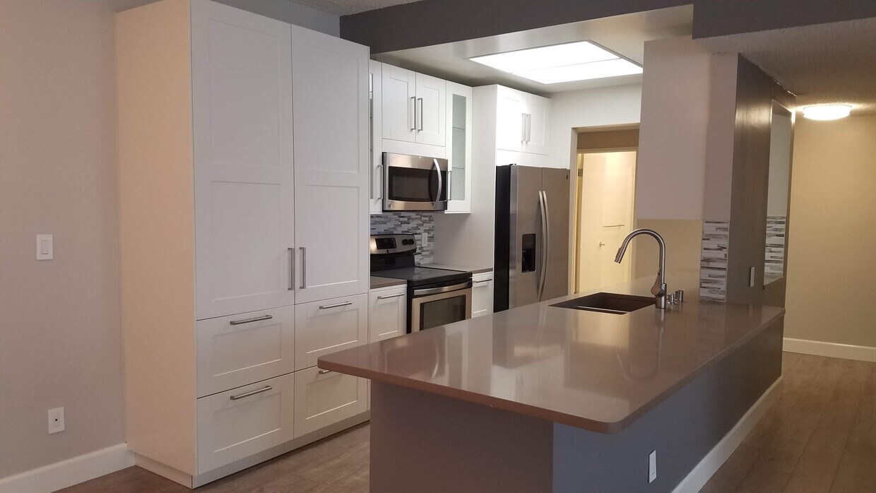 7960 Selma Ave Unit 104, Los Angeles, CA 90046 Condo for Rent in Los