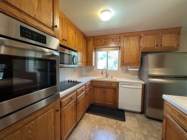 Building Photo - Modesto home for rent