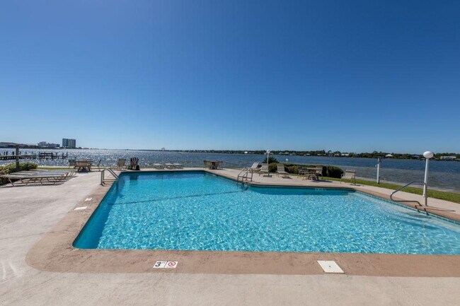 Building Photo - 1516 Sandpiper Ln