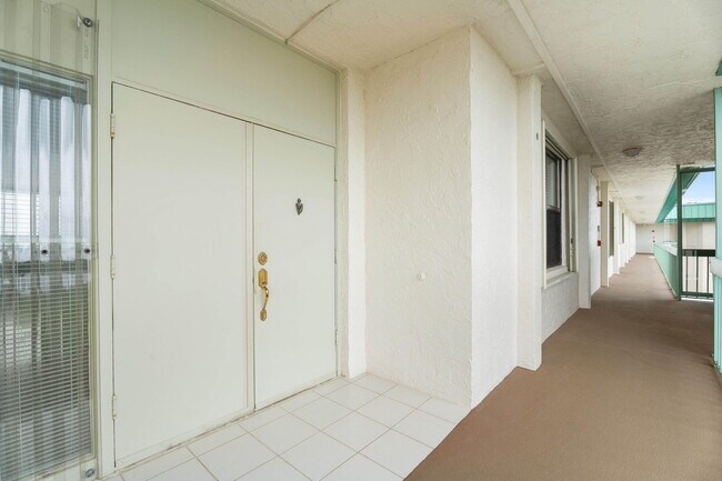 Foto del edificio - 9900 S Ocean Dr