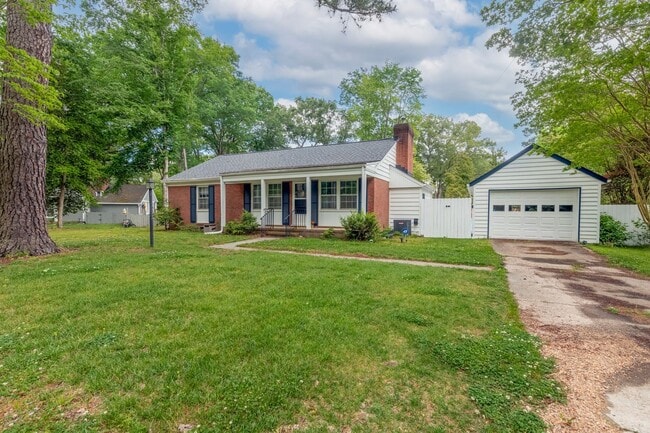 Photo - 134 Berkeley Ln House