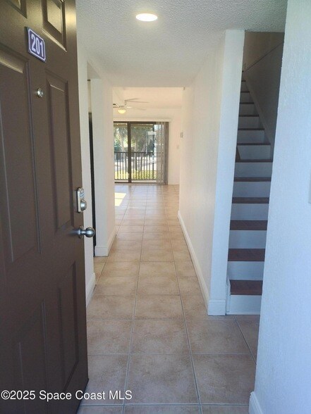 Foto del edificio - 7101 Ridgewood Ave