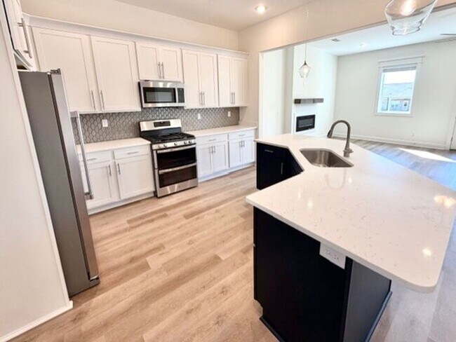 Foto del edificio - OPEN HOUSE! Now Leasing! 3-Bedroom 2.5 Bath Townhome in Olive Branch- Minutes from Methodist Hosp...