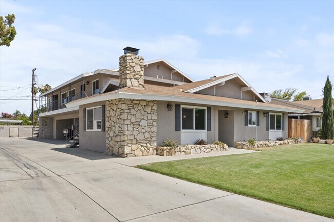 Building Photo - 6200 Stockdale Hwy