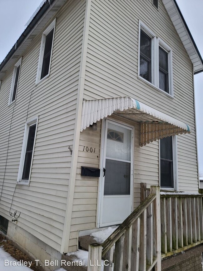 Building Photo - 2 br, 1 bath House - 1001 E 6th Street