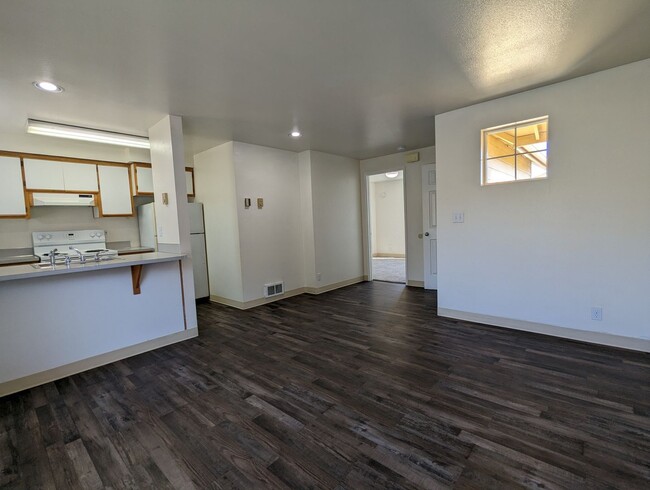 Building Photo - Nice 1bdrm/1bath Apartment Off Bailey Hill...